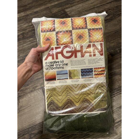Vintage AFGHAN KIT Yarn Kits Inc 4800 NOS Knit Crochet 7 Patterns Retro New - Picture 1 of 6